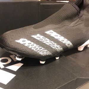 Men’s Predators Freak Laceless soccer cleats